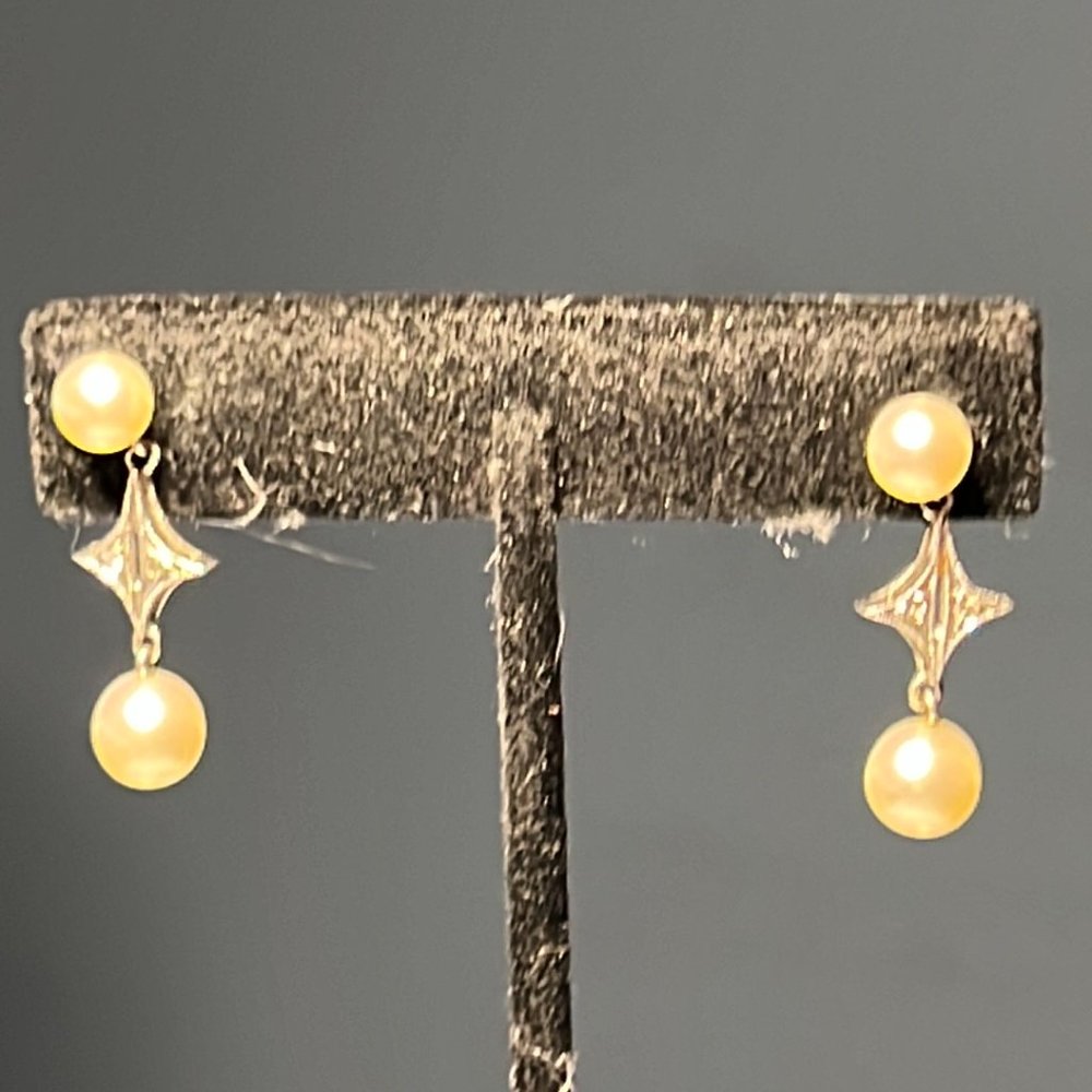 Chic Gold Pearl Dangle Earrings